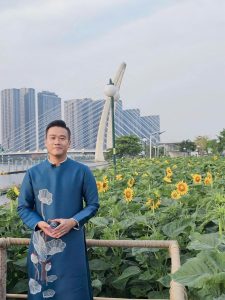 Nhà báo Nguyễn Minh Phương (Đài Tiếng nói Nhân dân TPHCM) thường xuyên sử dụng áo dài trong công việc.